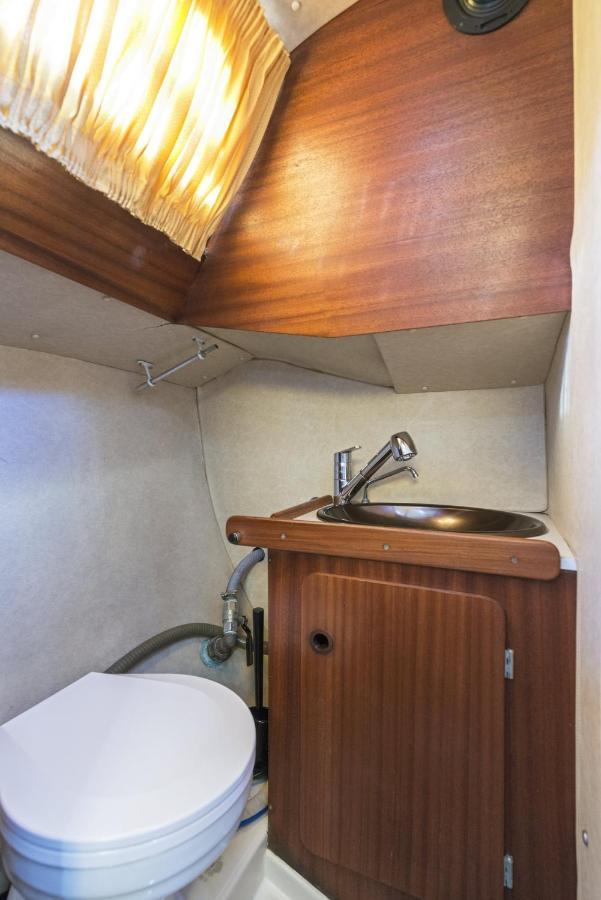 Pequeno Velero En Port Forum Ideal Para Backpackers Sant Adria de Besos Exterior photo