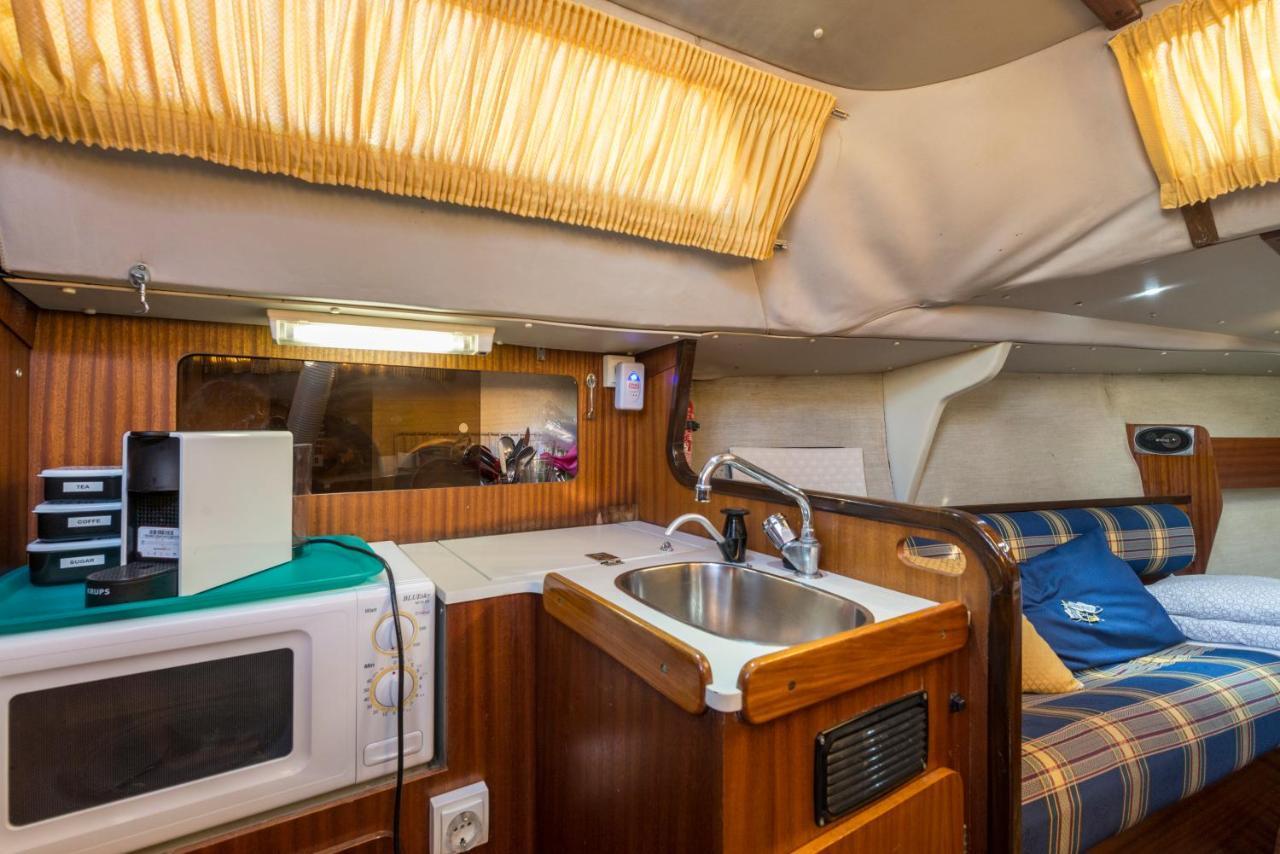 Pequeno Velero En Port Forum Ideal Para Backpackers Sant Adria de Besos Exterior photo