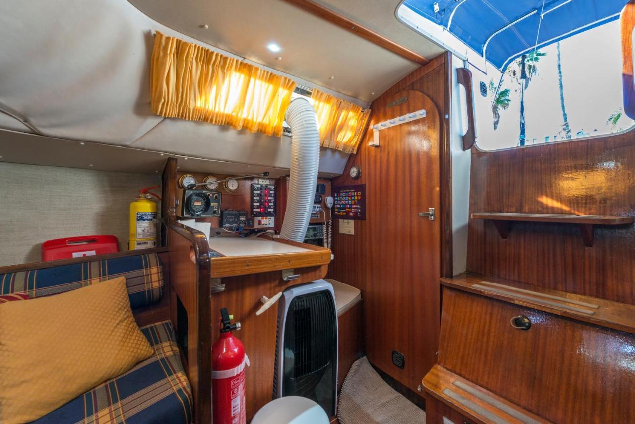 Pequeno Velero En Port Forum Ideal Para Backpackers Sant Adria de Besos Exterior photo